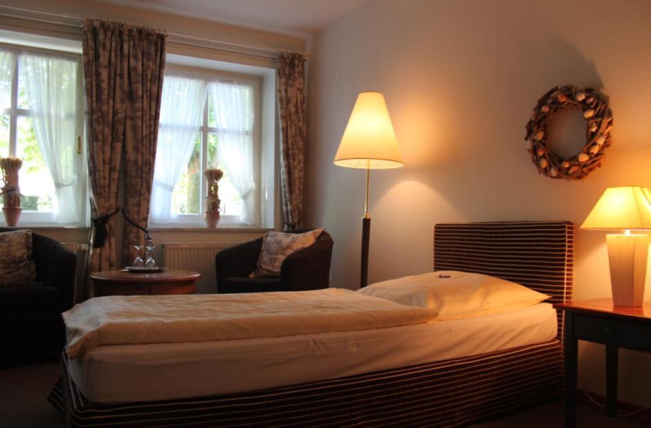 Baerenkrug Hotel Molfsee Room photo
